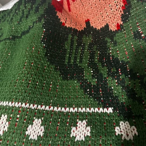 FARM Rio Green and Red Cozy Blanket - Picture 6 of 9